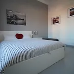 Interno24 *